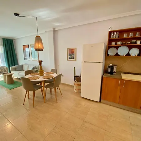 With Rooftop Pool - Tideview Apartment *