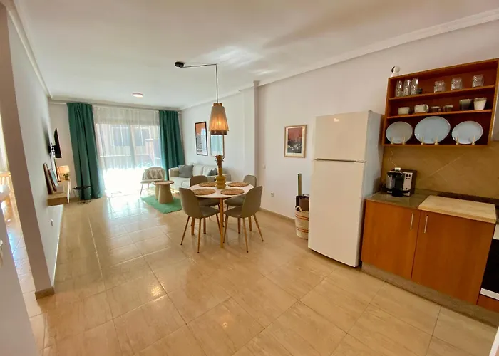 With Rooftop Pool - Tideview Apartment